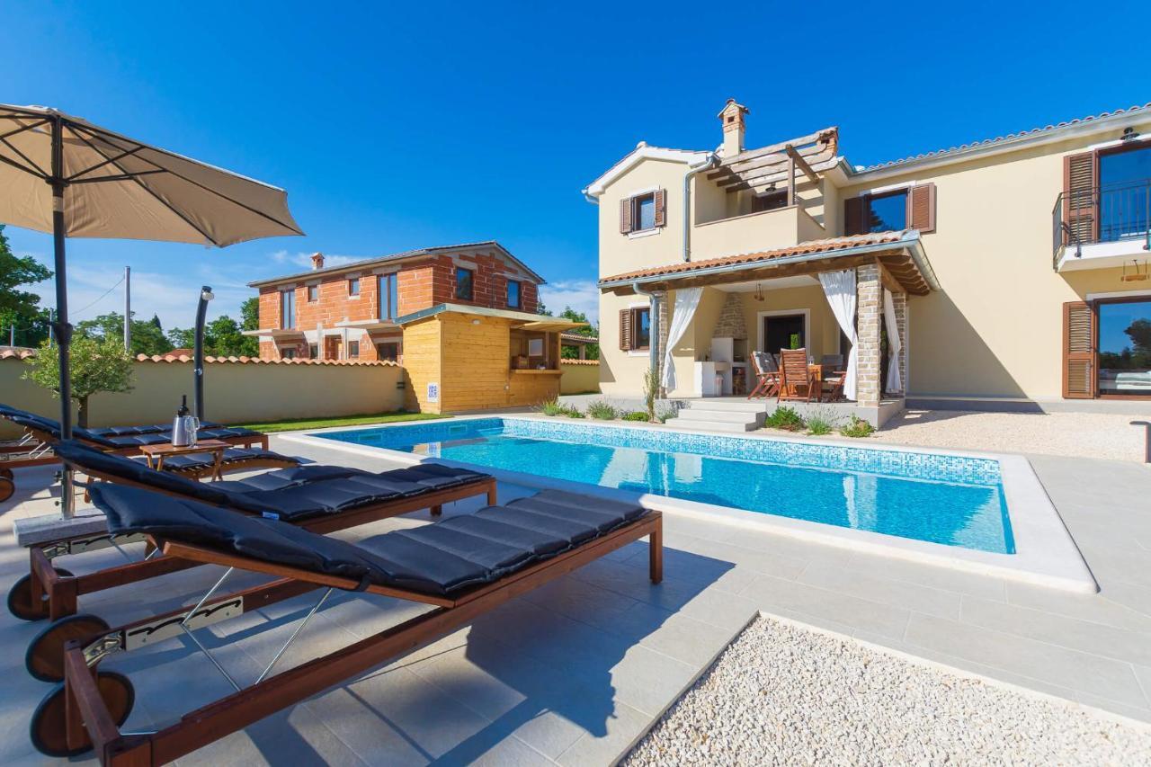 Villa David - Luxurious Secluded Villa With A Heated Pool Butkovići Exterior foto