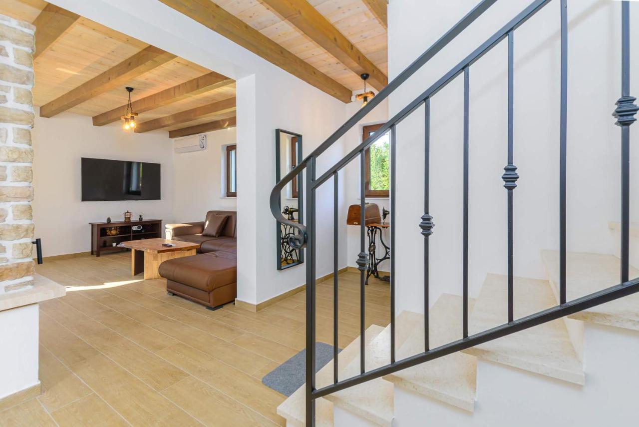 Villa David - Luxurious Secluded Villa With A Heated Pool Butkovići Exterior foto