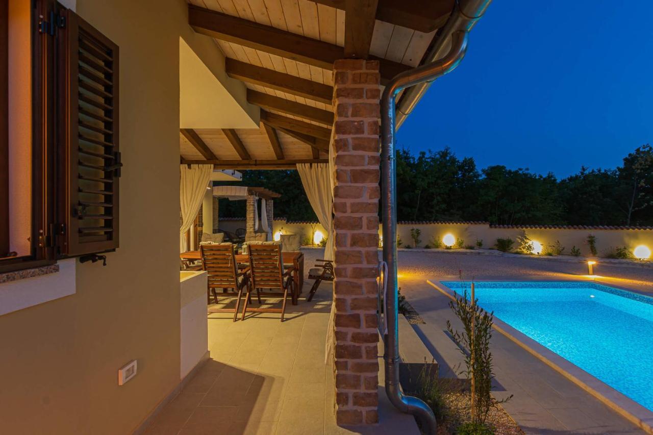 Villa David - Luxurious Secluded Villa With A Heated Pool Butkovići Exterior foto