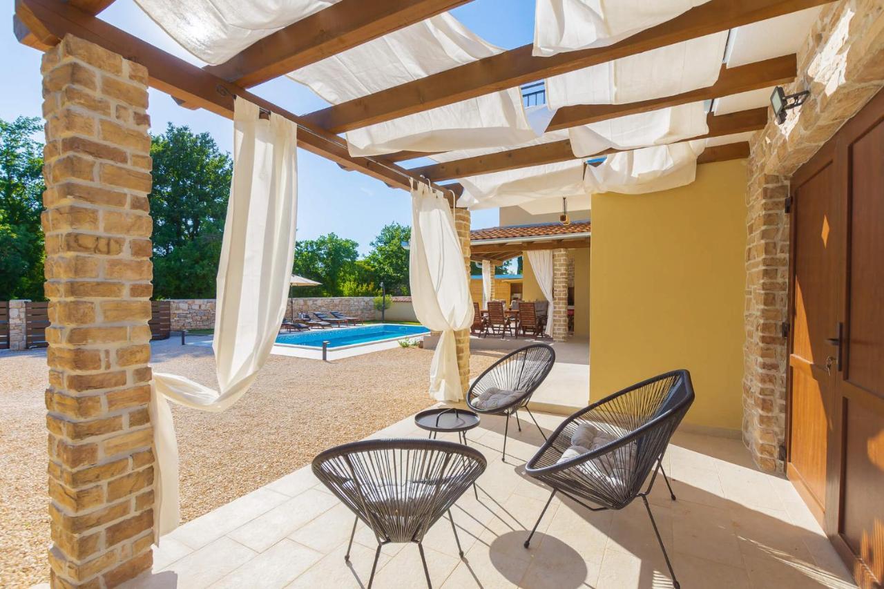 Villa David - Luxurious Secluded Villa With A Heated Pool Butkovići Exterior foto