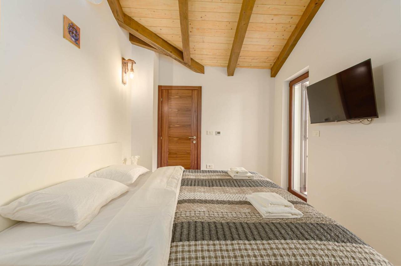Villa David - Luxurious Secluded Villa With A Heated Pool Butkovići Exterior foto